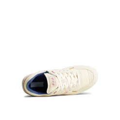 US12 Sneaker